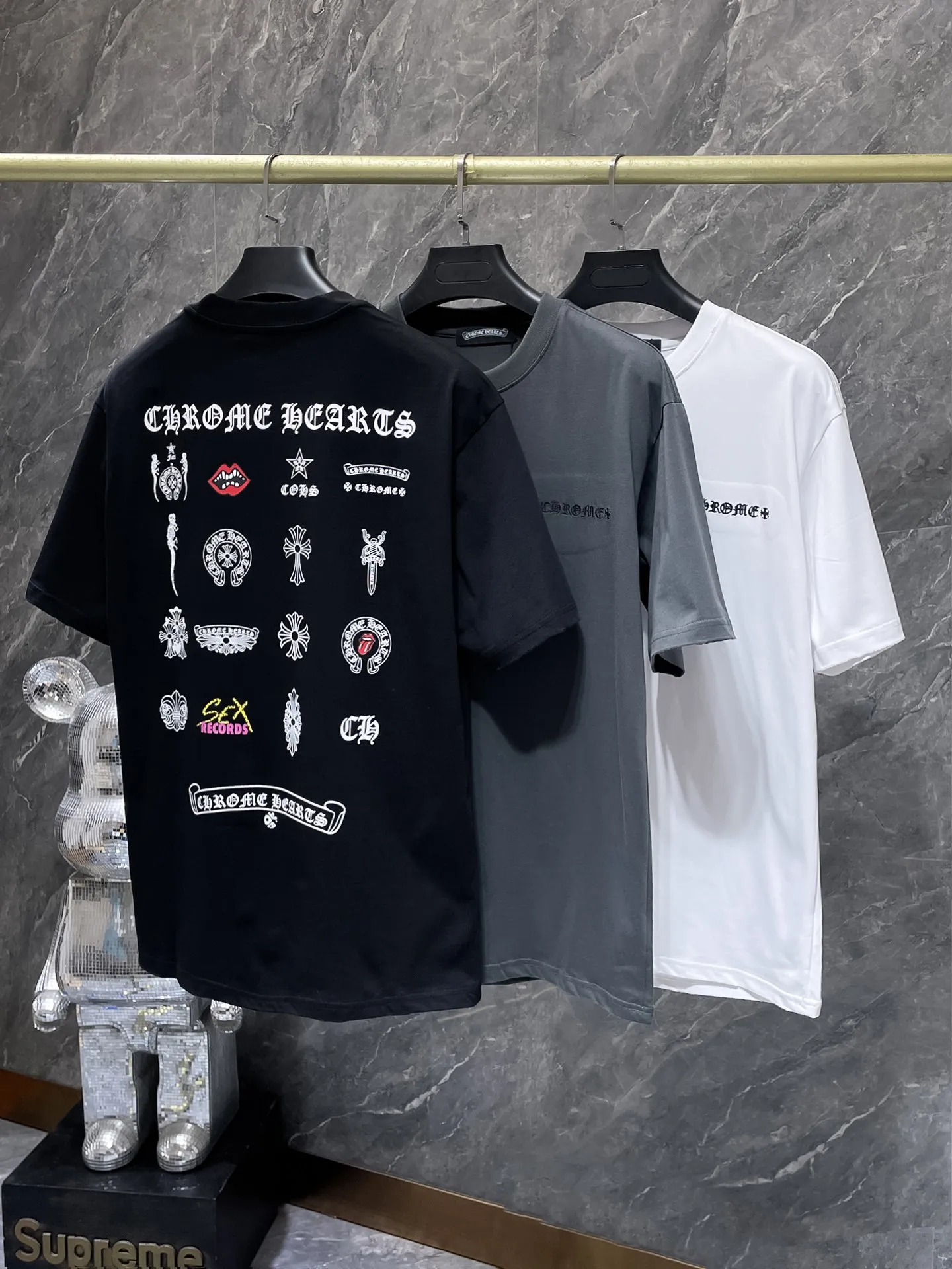 P150 new Chrome Hearts 25ss worn model for summer! High-weight, environmentally friendly and high-quality top-quality fabric 280g Crow contrast graffiti frayed embroidered short sleeves. Counter synchronization. 1:1 replica version. Recommended colors: black, white, gray. Size: S, M, L, XL